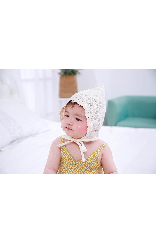 หมวกเด็กหญิงผ้ายอดแหลมผ้าลูกไม้สีครีม