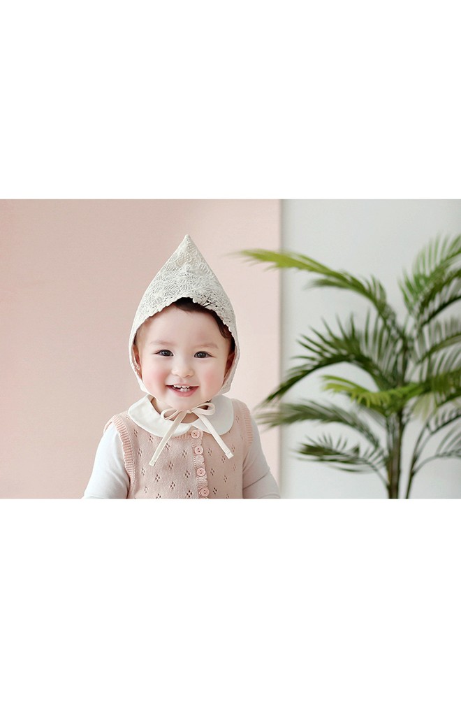 หมวกเด็กหญิงผ้ายอดแหลมผ้าลูกไม้สีครีม