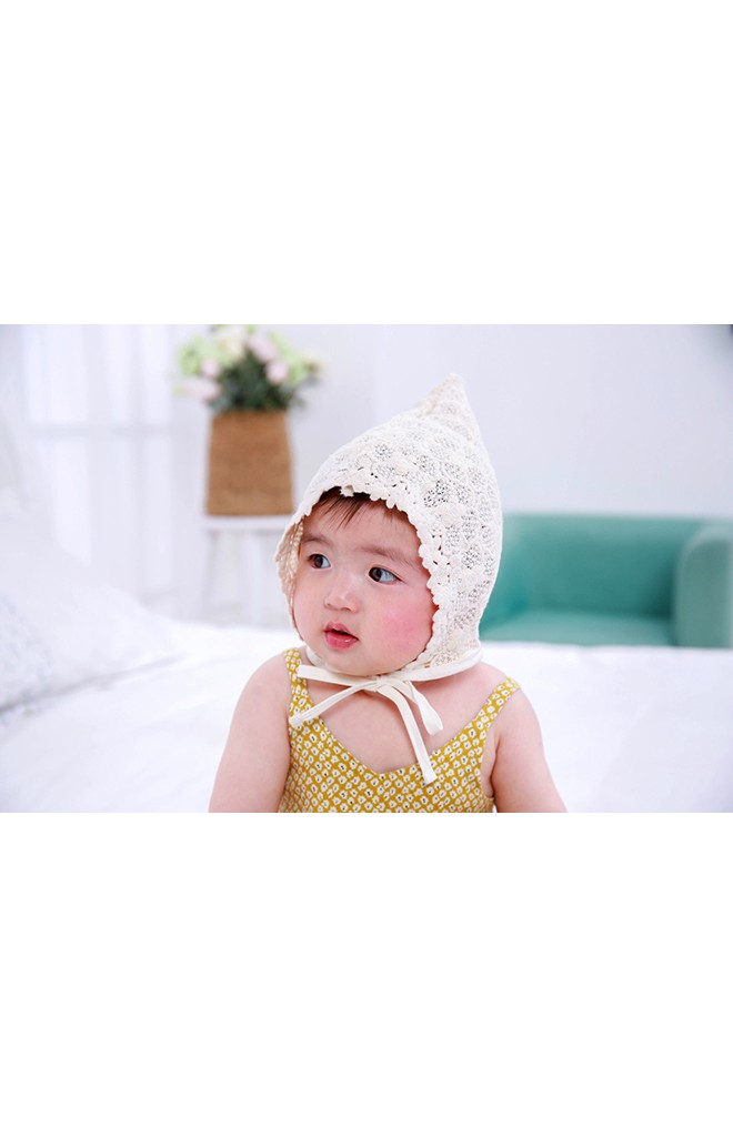 หมวกเด็กหญิงผ้ายอดแหลมผ้าลูกไม้สีครีม