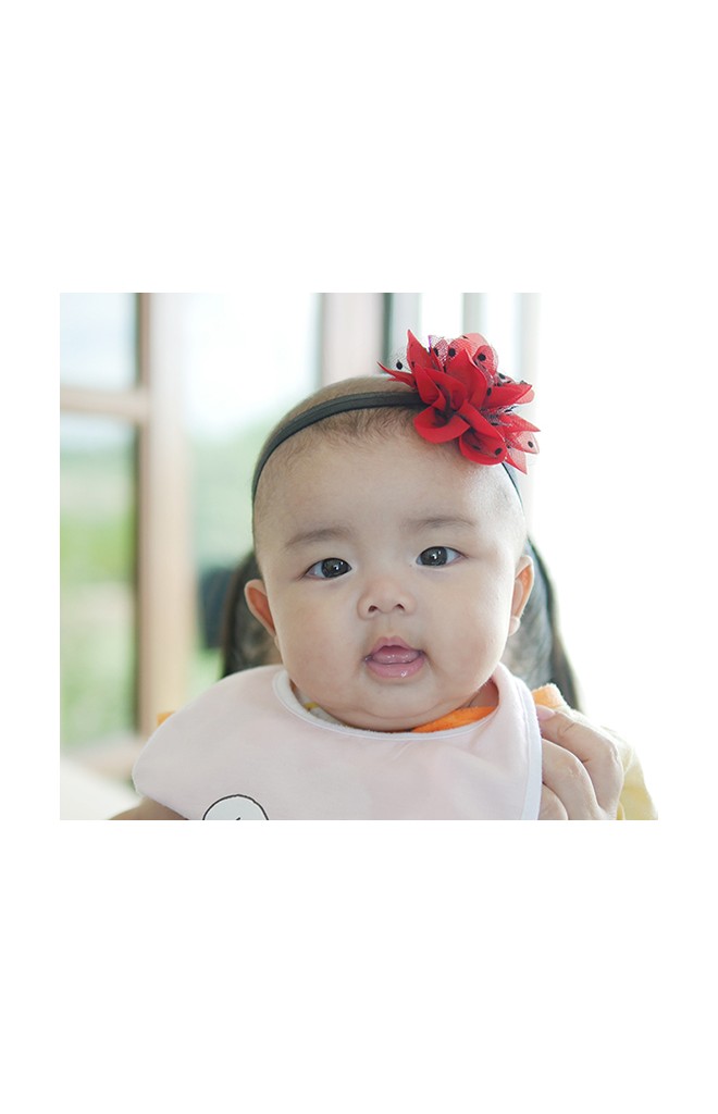 สายคาดผมดอกไม้สีแดงแต่งผ้าโปร่งลายจุดดำ