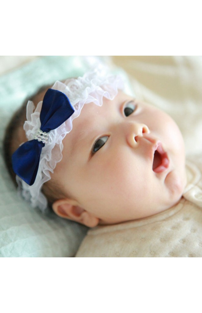 สายคาดผมระบายลูกไม้ขาวแต่งโบว์สีน้ำเงินกรมท่า