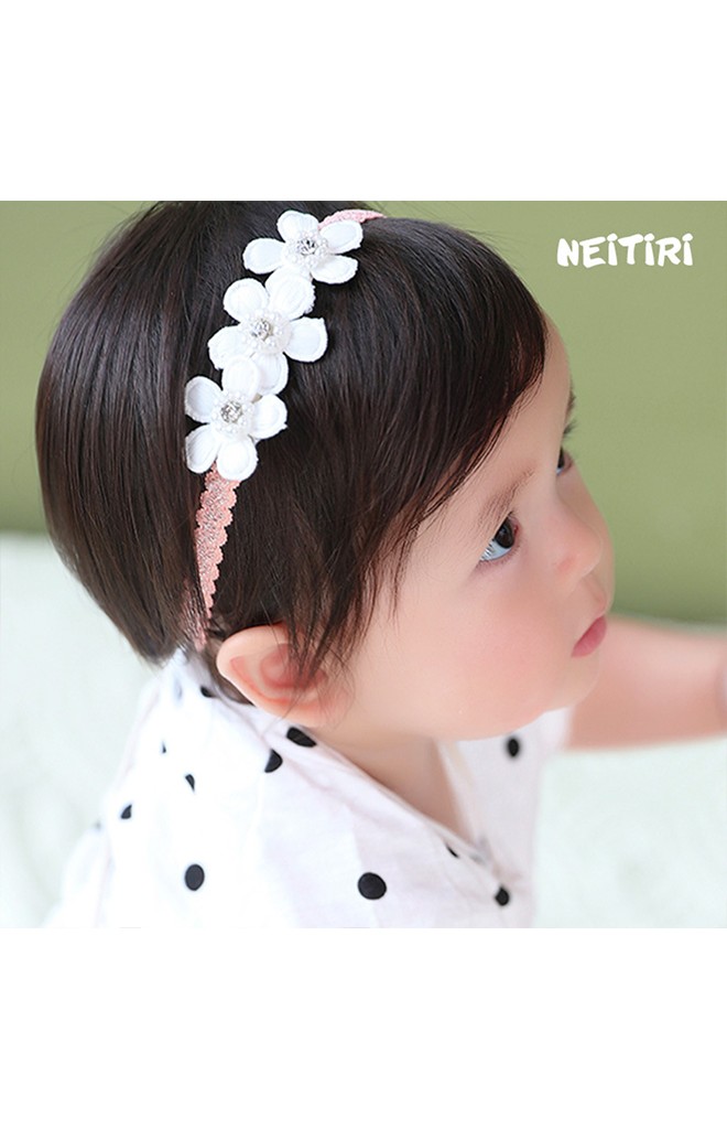 สายคาดผมดอกไม้เรียง 3 ดอกแต่งเกสรมุก Angel Neitiri