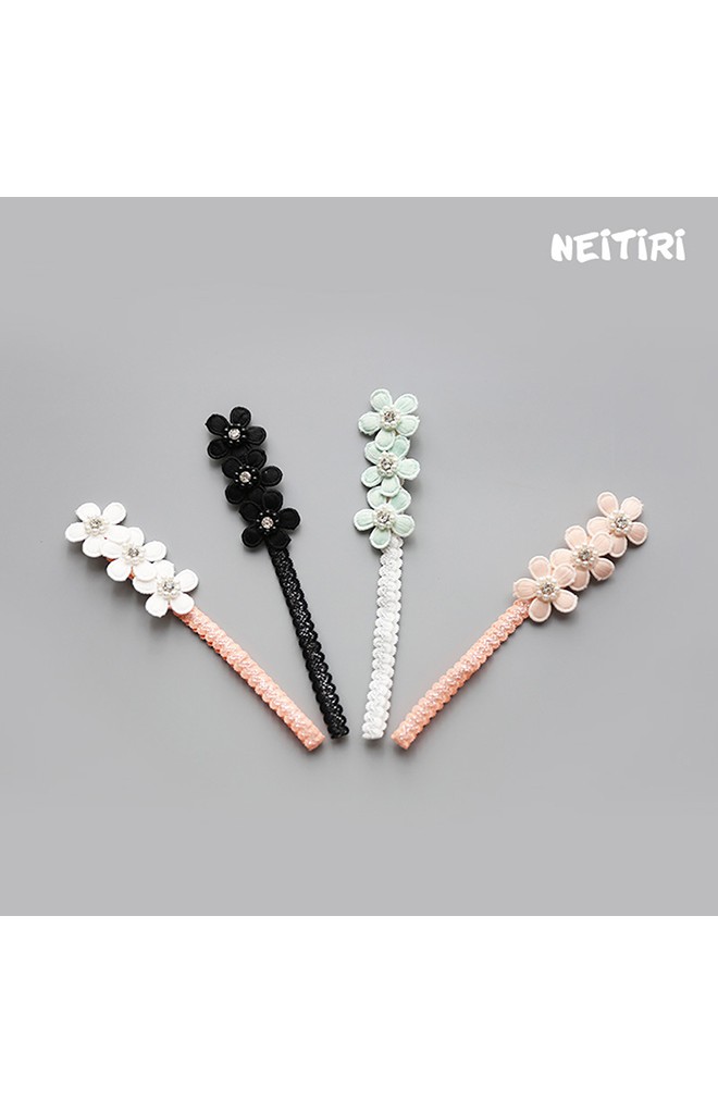 สายคาดผมดอกไม้เรียง 3 ดอกแต่งเกสรมุก Angel Neitiri
