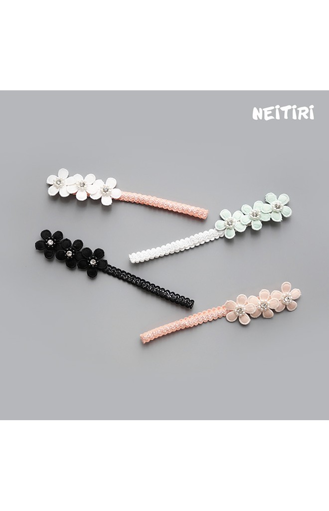 สายคาดผมดอกไม้เรียง 3 ดอกแต่งเกสรมุก Angel Neitiri