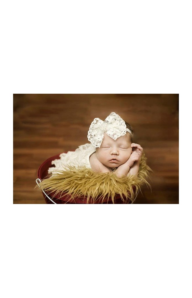 สายคาดผมโบว์ลูกไม้สวยสีขาวครีมแต่งกระดุมมุกเทียม