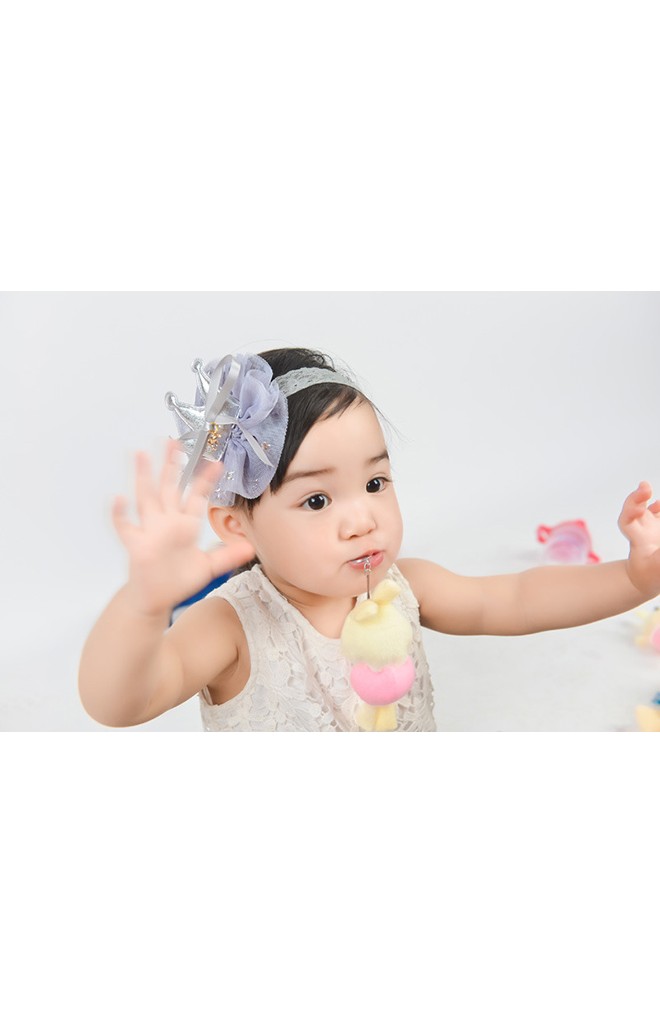 สายคาดผมมงกุฎเงินระบายผ้าโปร่งสีเทา