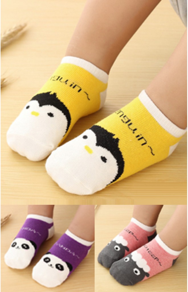 ถุงเท้าเด็กลายหน้ารูปสัตว์สีสันสดใส ตัดขอบสีขาว มีกันลื่น ถุงเท้าเด็กลายหน้ารูปสัตว์สีสันสดใส ตัดขอบสีขาว มีกันลื่น