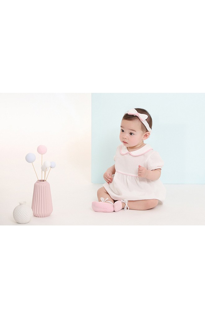 ถุงเท้าเด็กแบบสั้นมีสายลูกไม้ผูกข้อเท้า มีกันลื่น