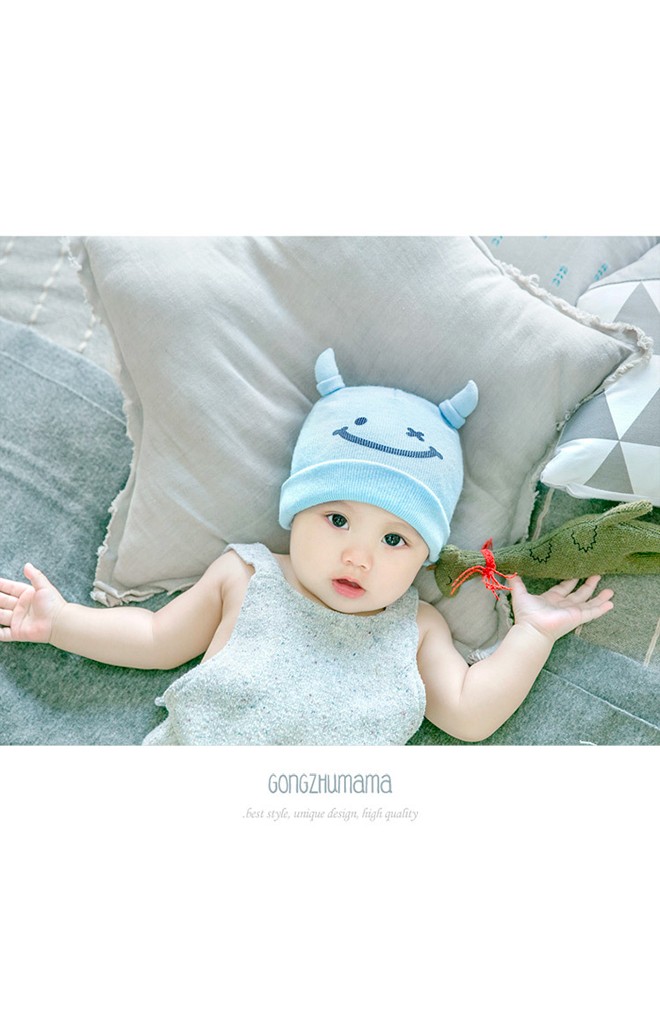 หมวกไหมพรมเด็กเล็กสกรีนหน้ายิ้ม แต่งเขาน่ารัก GZMM