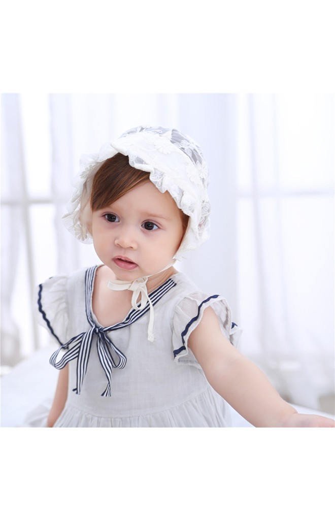 หมวกสาวน้อยลูกไม้สีขาวครีม มีเชือกผูกใต้คาง