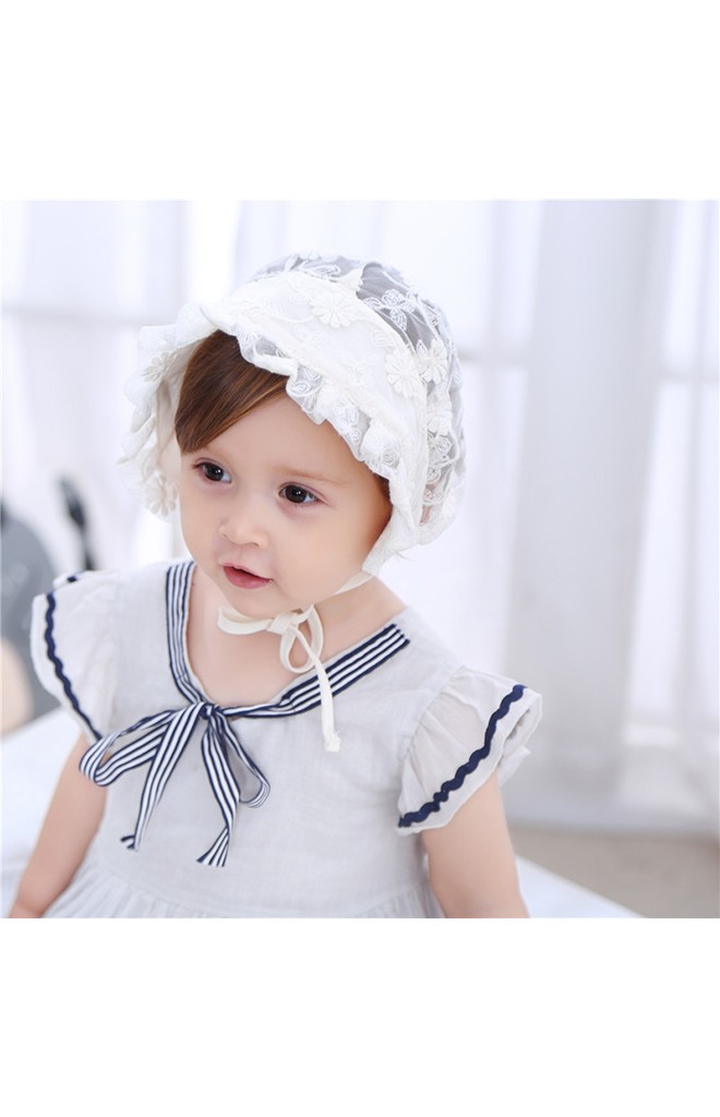 หมวกสาวน้อยลูกไม้สีขาวครีม มีเชือกผูกใต้คาง