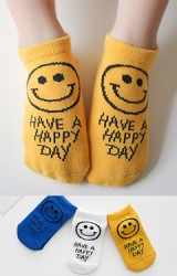 เซ็ตถุงเท้าเด็กแพ็ค 3 คู่ ลายหน้ายิ้มอักษร HAVE A HAPPY DAY