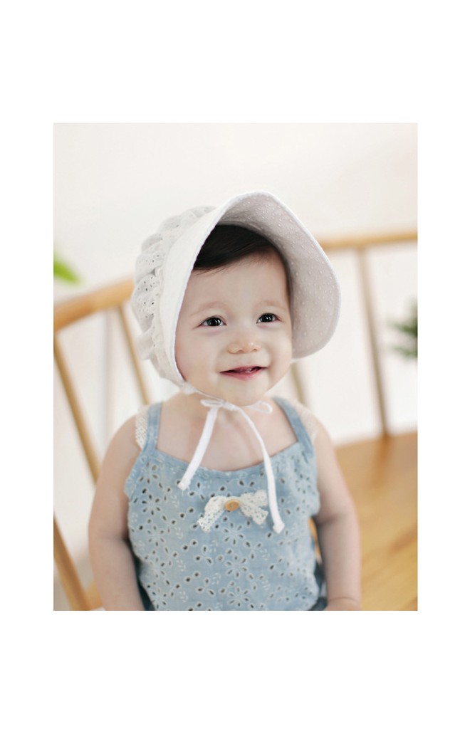 หมวกบอนเนตลูกไม้หวานปีกด้านหน้า