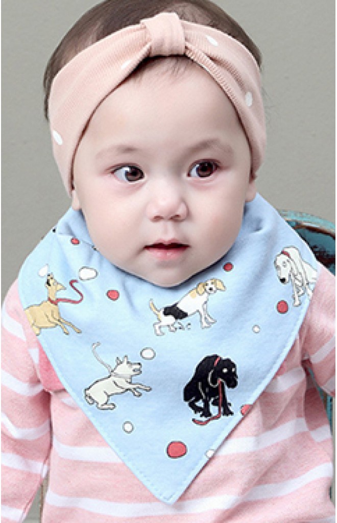 ผ้ากันเปื้อนเด็กแบบสามเหลี่ยมลายเจ้าตูบและแมวเหมียว ผ้ากันเปื้อนเด็กแบบสามเหลี่ยมลายเจ้าตูบและแมวเหมียว