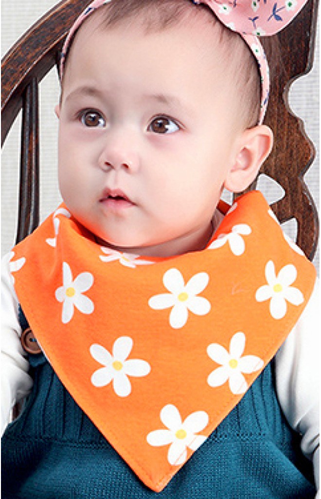 ผ้ากันเปื้อนเด็กแบบสามเหลี่ยมลายดอกไม้สีสดใส ผ้ากันเปื้อนเด็กแบบสามเหลี่ยมลายดอกไม้สีสดใส