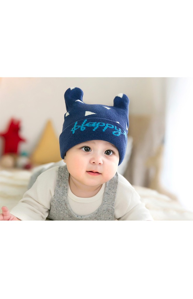 หมวกบีนนี่หูกระต่ายลายสามเหลี่ยมอักษร Happy จาก GZMM
