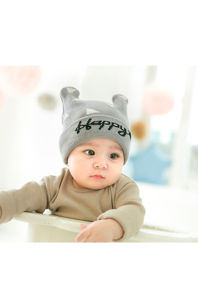 หมวกบีนนี่หูกระต่ายลายสามเหลี่ยมอักษร Happy จาก GZMM