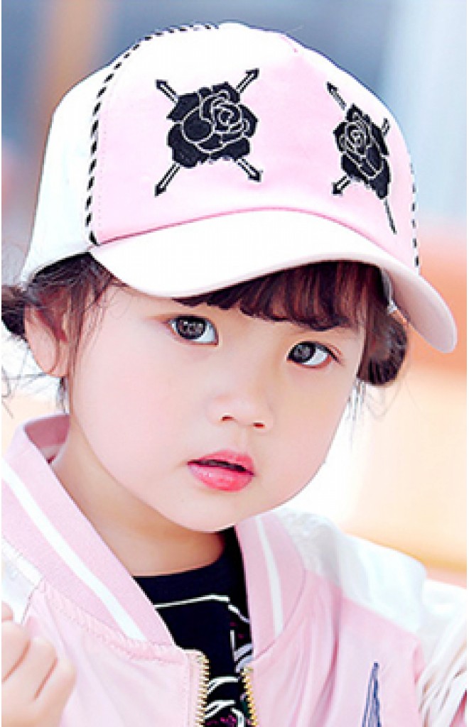 หมวกแก๊ปเด็กปักกุหลาบดำ จาก GZMM หมวกแก๊ปเด็กปักกุหลาบดำ จาก GZMM