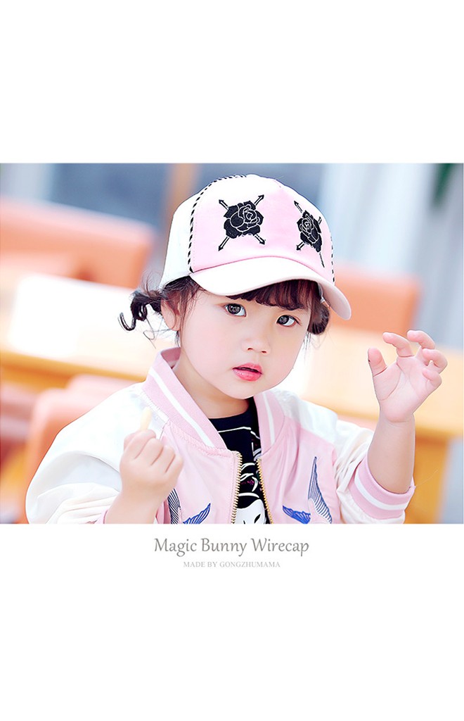 หมวกแก๊ปเด็กปักกุหลาบดำ จาก GZMM