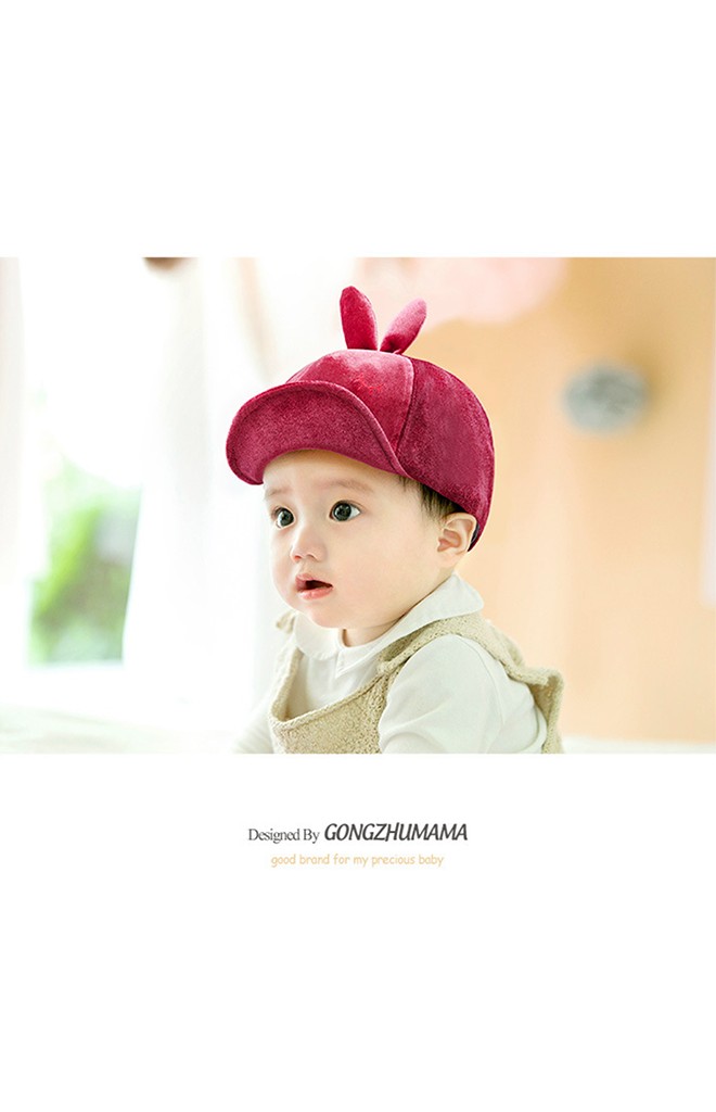 หมวกแก๊ปกระต่ายน้อยผ้ากำมะหยี่ ใต้ปีกหมวกปัก Love จาก GZMM