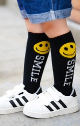 ถุงเท้าเด็กแบบยาวลายไอค่อนยิ้มอักษร SMILE