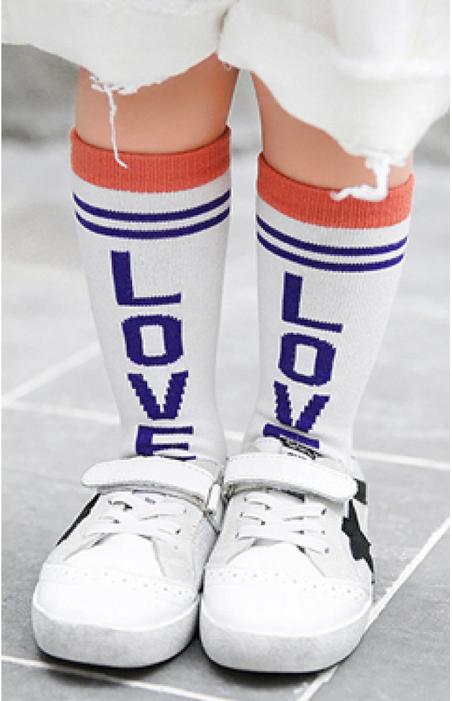 ถุงเท้าเด็กแบบขอบลายขวาง อักษร LOVE