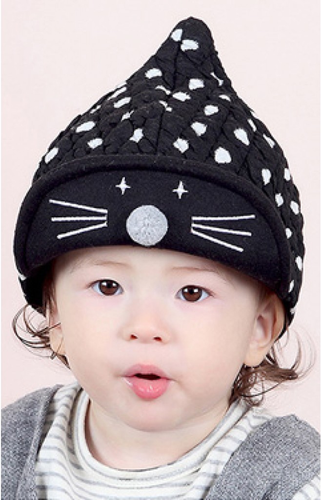 หมวกแก๊ปยอดแหลมลายจุดปักหน้าแมวน้อย จาก KUKUJI หมวกแก๊ปยอดแหลมลายจุดปักหน้าแมวน้อย จาก KUKUJI