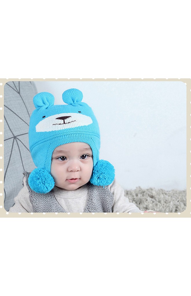 หมวกไหมพรมหน้าหมีน้อยด้านข้างแต่งปอมปอม BEINABEAR
