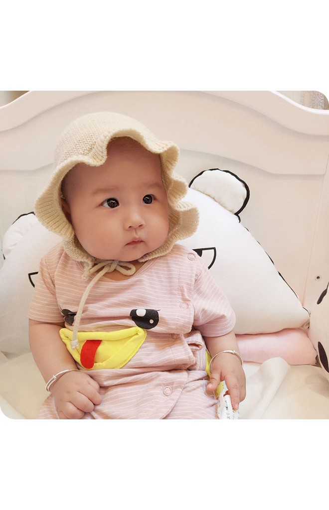 หมวกบอนเน็ตไหมพรมขอบระบายมีสายผูกใต้คาง
