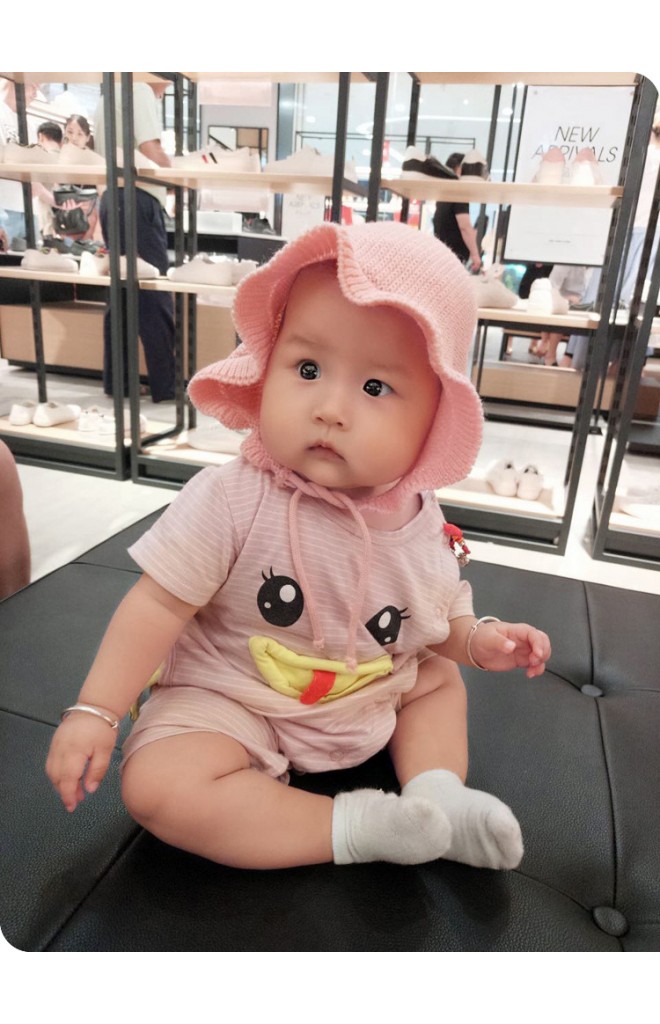 หมวกบอนเน็ตไหมพรมขอบระบายมีสายผูกใต้คาง