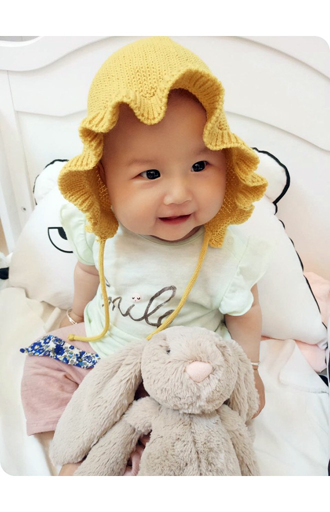 หมวกบอนเน็ตไหมพรมขอบระบายมีสายผูกใต้คาง
