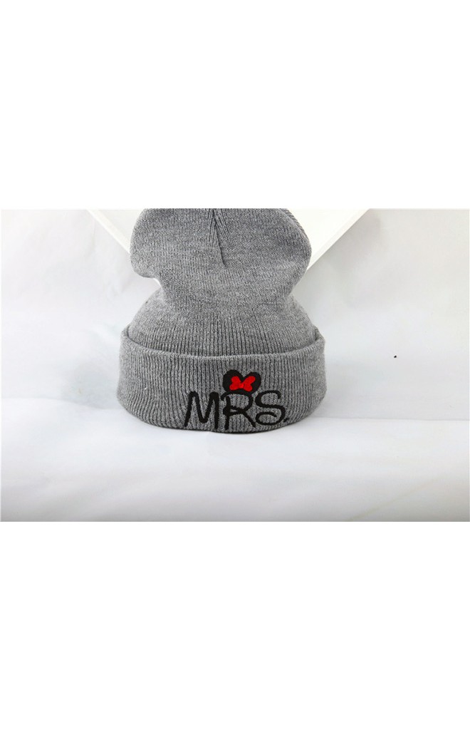 หมวกบีนนี่ไหมพรม ปัก MR. และ MRS.