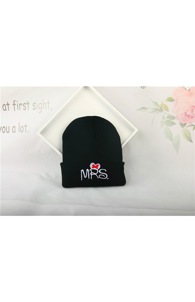 หมวกบีนนี่ไหมพรม ปัก MR. และ MRS.