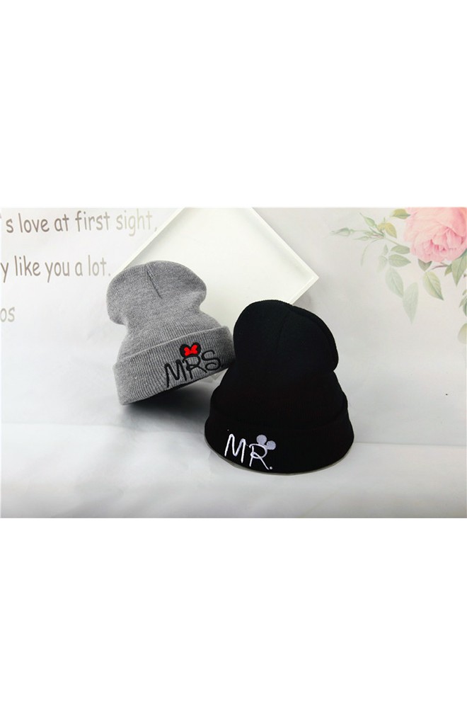 หมวกบีนนี่ไหมพรม ปัก MR. และ MRS.
