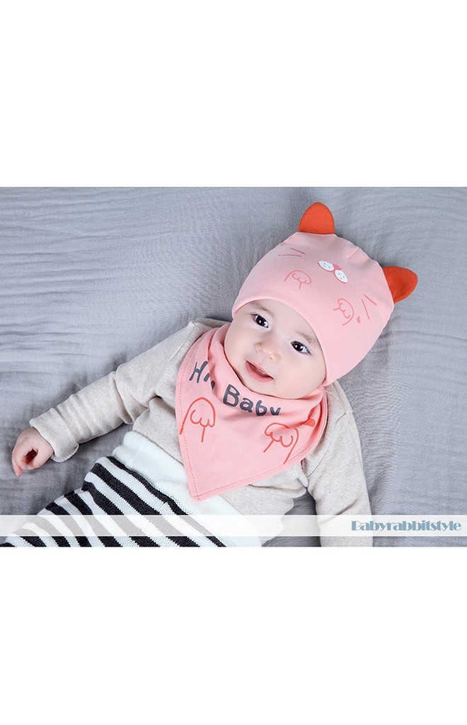 เซ็ตหมวกแมวน้อยพร้อมผ้ากันเปื้อนสามเหลี่ยม Hi! Baby