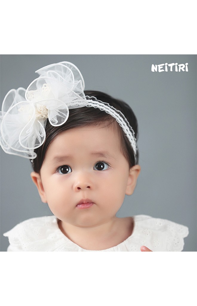 สายคาดผมดอกไม้ใหญ่ผ้าโปร่ง ตรงกลางแต่งลูกไม้ Angel Neitiri