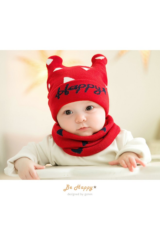 เซ็ตหมวกหูกระต่ายลายสามเหลี่ยมอักษร Happy พร้อมผ้าสวมคอ GZMM