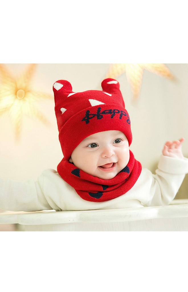 เซ็ตหมวกหูกระต่ายลายสามเหลี่ยมอักษร Happy พร้อมผ้าสวมคอ GZMM
