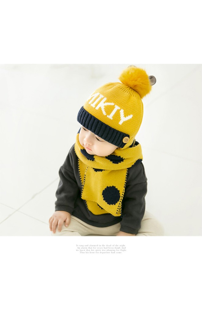 เซ็ตหมวกไหมพรมปักอักษร MIKIY และรูปมิกกี้ มาพร้อมผ้าพันคอ GZMM