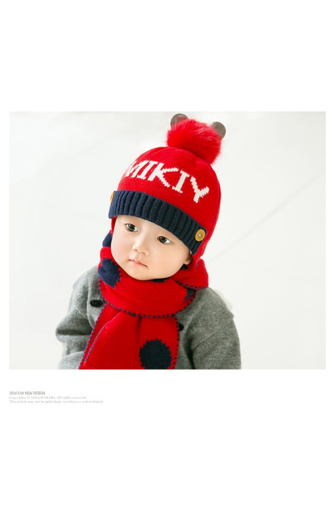 เซ็ตหมวกไหมพรมปักอักษร MIKIY และรูปมิกกี้ มาพร้อมผ้าพันคอ GZMM
