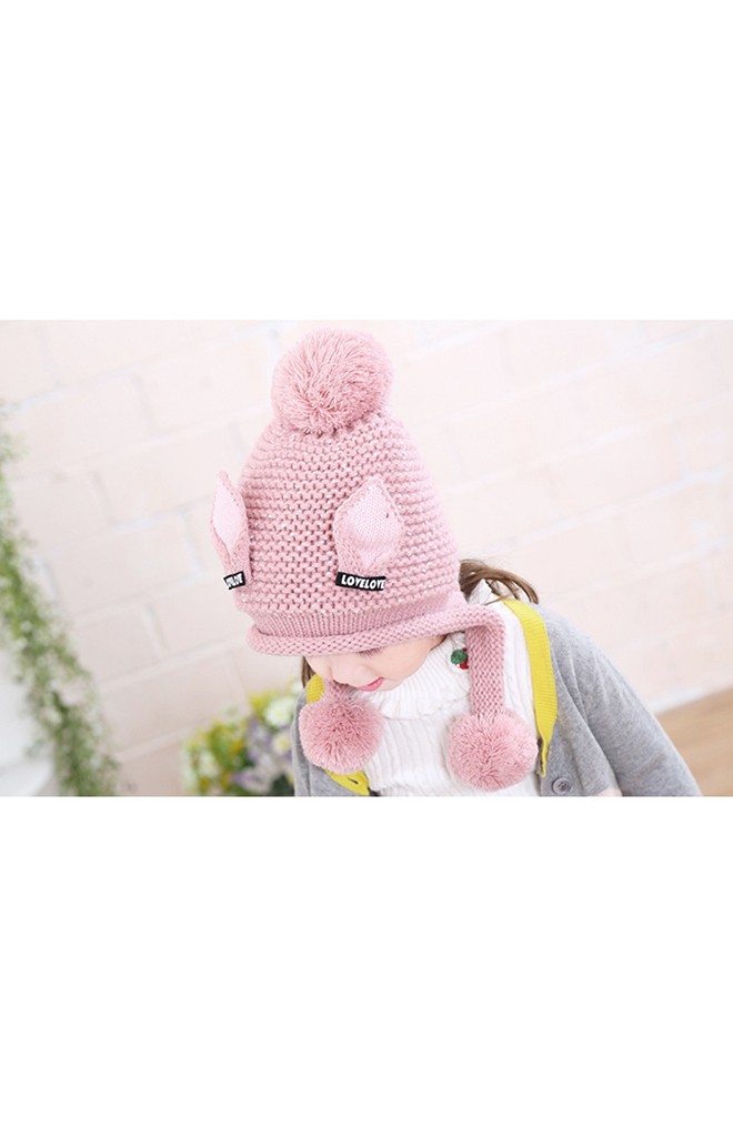 หมวกไหมพรมสาวน้อยแต่งหูแหลม อักษร LOVELOVE จาก Bilamila