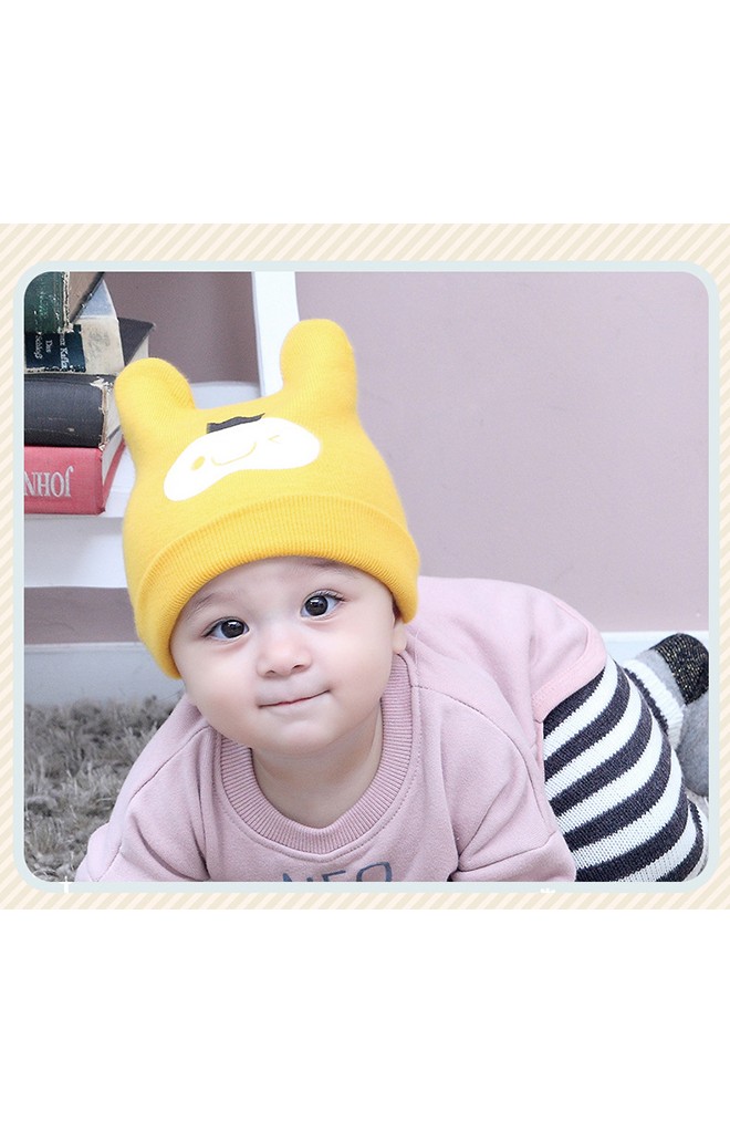 หมวกบีนนี่สกรีนหน้ายิ้มใส่มงกุฎ จาก keaibeibei