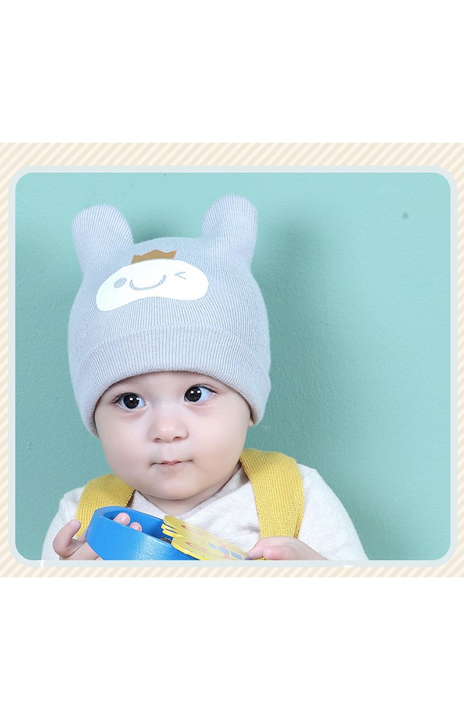 หมวกบีนนี่สกรีนหน้ายิ้มใส่มงกุฎ จาก keaibeibei