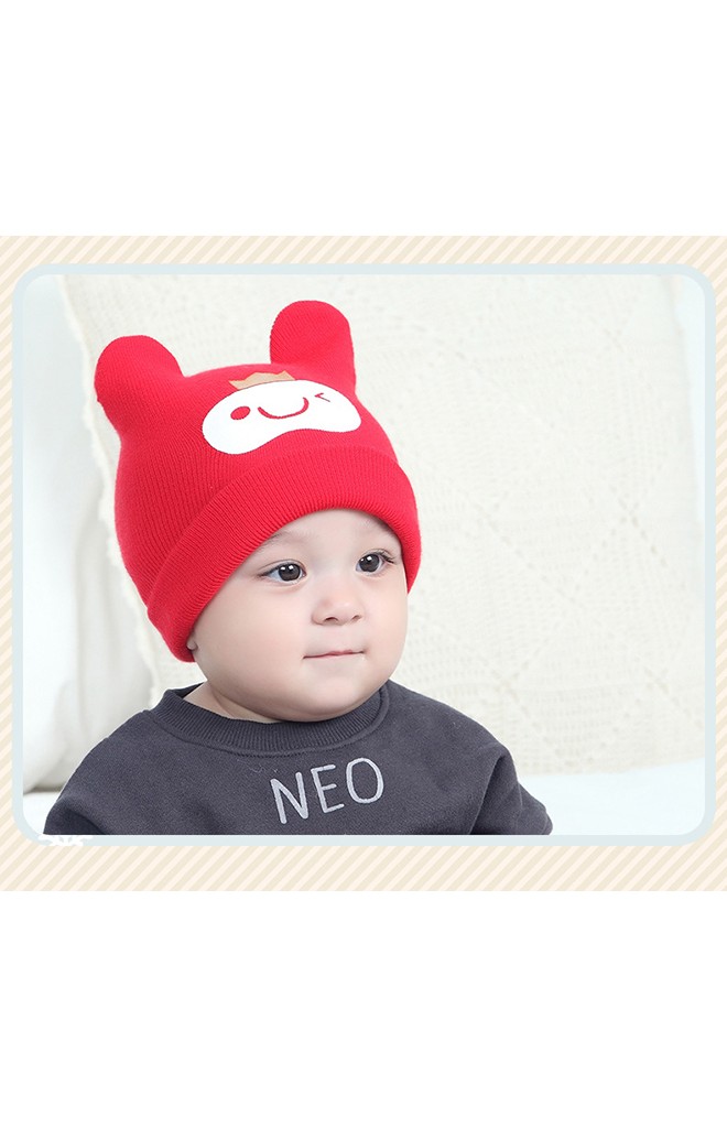 หมวกบีนนี่สกรีนหน้ายิ้มใส่มงกุฎ จาก keaibeibei
