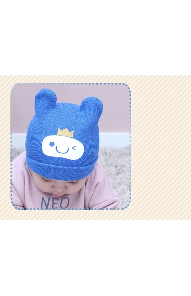 หมวกบีนนี่สกรีนหน้ายิ้มใส่มงกุฎ จาก keaibeibei