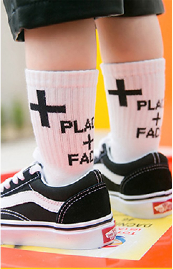 ถุงเท้าเด็กลายอักษร PLACE + FACES ไม่มีกันลื่น ถุงเท้าเด็กลายอักษร PLACE + FACES ไม่มีกันลื่น