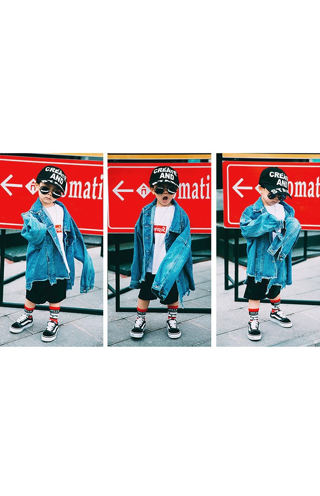 ถุงเท้าเด็กลายอักษร HELLO ไม่มีกันลื่น