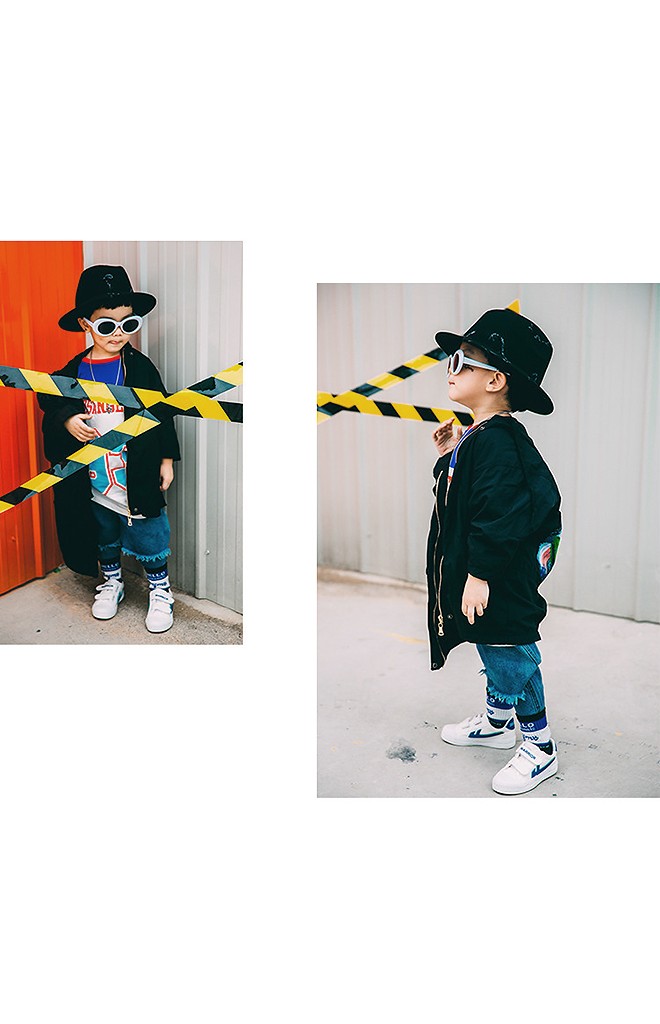 ถุงเท้าเด็กลายอักษร HELLO ไม่มีกันลื่น
