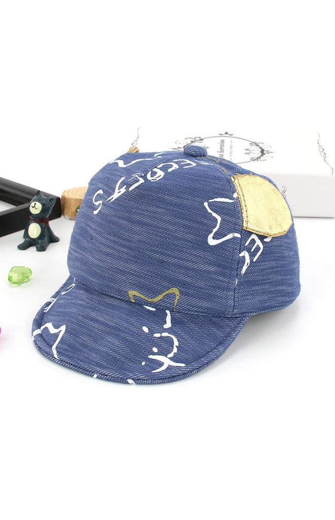 หมวกแก๊ปสกรีนลายอักษรและดาวแต่ หูสีทอง KUKUJI