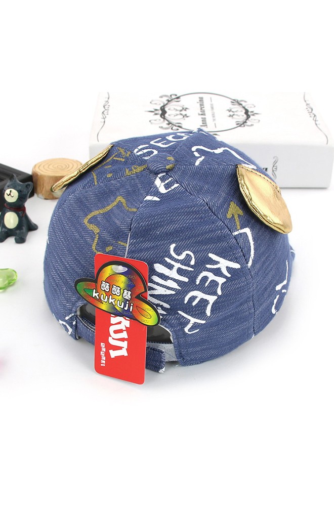 หมวกแก๊ปสกรีนลายอักษรและดาวแต่ หูสีทอง KUKUJI